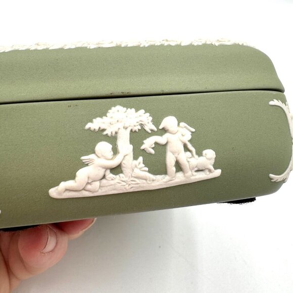 Wedgwood Jasperware Sage Green Square Lidded Trinket Box Angels Cherub Flowers - Picture 6 of 12